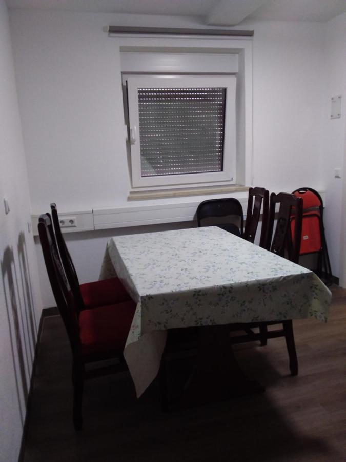 Nguyen Le 3 Schlafzimmer, 7 Bette,Dusche, 2 Wc , Kueche Ab 2 Uebernachtungen Neukirch  Екстер'єр фото